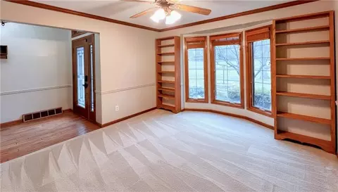 Living - 39 Mackenzie Dr, Saint Joseph, MO 64503 photo 2 of 14