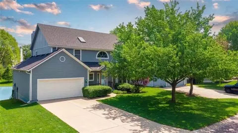 6275 W 157th St, Overland Park, KS 66223