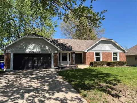 1004 3rd Ter, Lees Summit, MO 64063