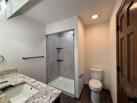 Bath - 1004 3rd Ter, Lees Summit, MO 64063 photo 2 of 4