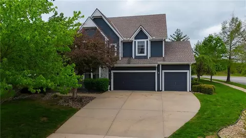 21715 W 100 Ter, Lenexa, KS 66220
