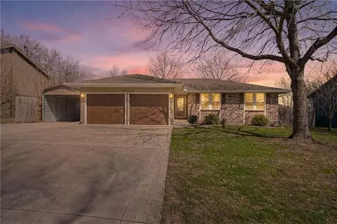 10501 N Forest Ave, Kansas City, MO 64155