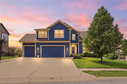 1217 Hampton Dr, Raymore, MO 64083
