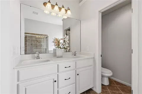 Bath - 1217 Hampton Dr, Raymore, MO 64083 photo 2 of 5