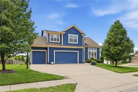 Exterior - 1217 Hampton Dr, Raymore, MO 64083 photo 2 of 5