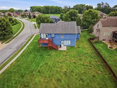 View/Area - 1217 Hampton Dr, Raymore, MO 64083 photo 2 of 8