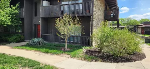 419 W 104th St #B, Kansas City, MO 64114