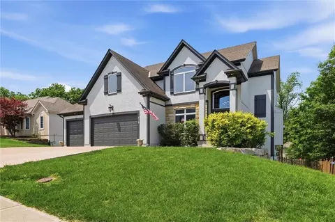 312 SE Battery Dr, Lees Summit, MO 64063