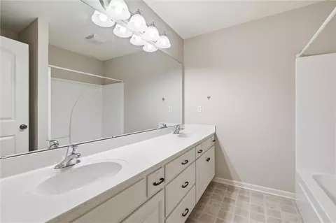 Bath - 312 SE Battery Dr, Lees Summit, MO 64063 photo 4 of 5