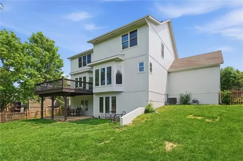 Exterior - 312 SE Battery Dr, Lees Summit, MO 64063 photo 8 of 10
