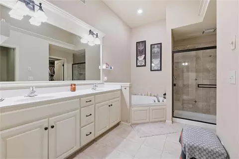 Bath - 312 SE Battery Dr, Lees Summit, MO 64063 photo 2 of 5