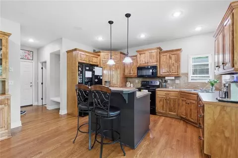 Kitchen - 312 SE Battery Dr, Lees Summit, MO 64063 photo 4 of 5