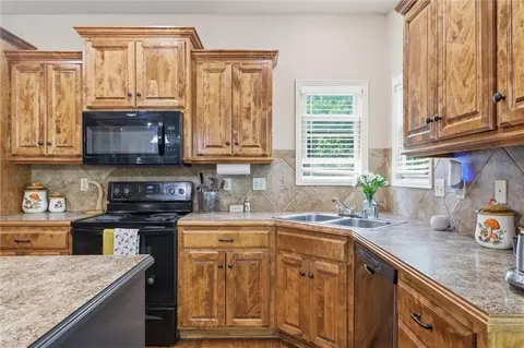 Kitchen - 312 SE Battery Dr, Lees Summit, MO 64063 photo 2 of 5