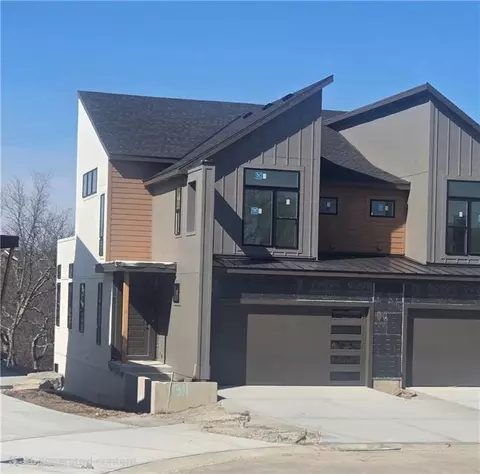 9303 Aminda St, Lenexa, KS 66227