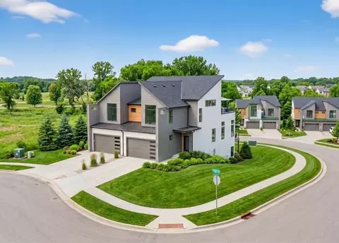 9303 Aminda St, Lenexa, KS 66227
