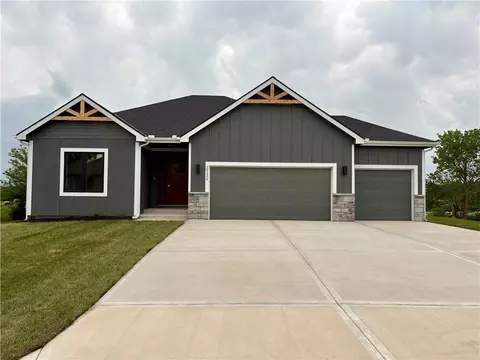 29336 Palmer Dr, Paola, KS 66071
