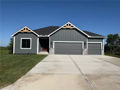 29336 Palmer Dr, Paola, KS 66071
