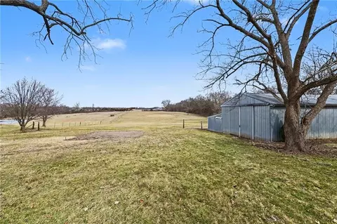 Exterior - 1492 SW Hook Rd, Lees Summit, MO 64082 photo 10 of 11