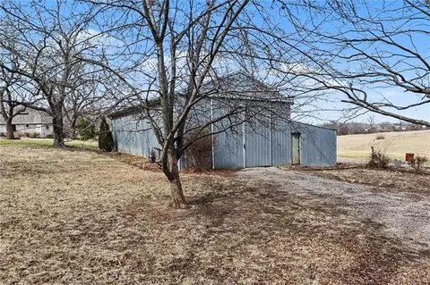 Exterior - 1492 SW Hook Rd, Lees Summit, MO 64082 photo 8 of 11