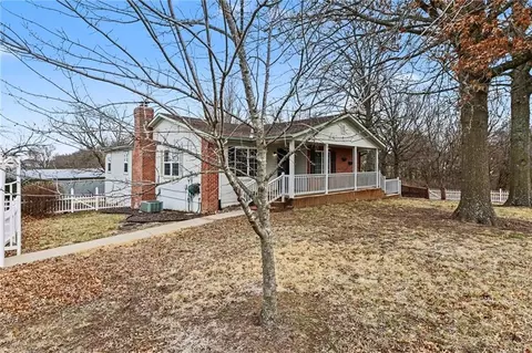 Exterior - 1492 SW Hook Rd, Lees Summit, MO 64082 photo 5 of 11