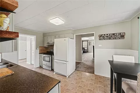 Kitchen - 1492 SW Hook Rd, Lees Summit, MO 64082 photo 4 of 4