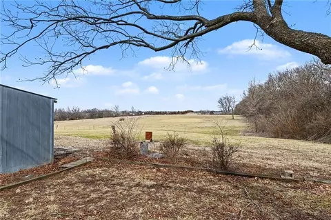 Exterior - 1492 SW Hook Rd, Lees Summit, MO 64082 photo 9 of 11