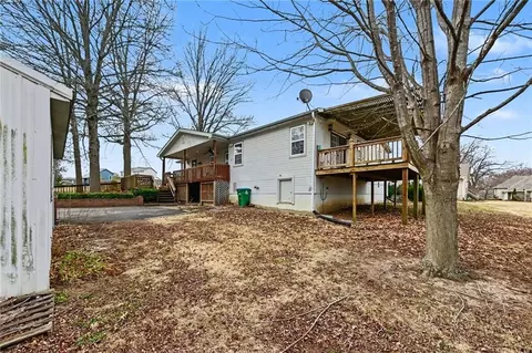 Exterior - 1492 SW Hook Rd, Lees Summit, MO 64082 photo 4 of 11