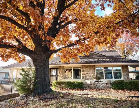 3630 N Briarcliff Rd, Kansas City, MO 64116