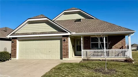 515 S Saturn Dr, Raymore, MO 64083
