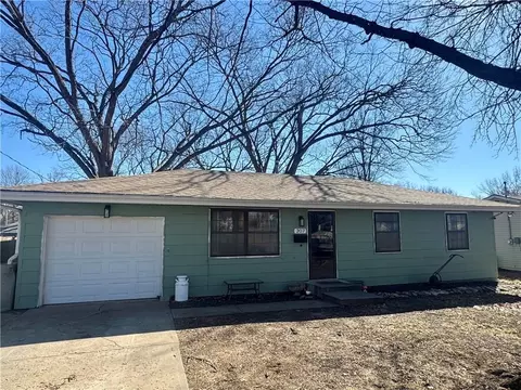 207 S Willow St, Butler, MO 64730