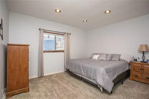 Bedroom - 29613 Forthview Rd, Edwards, MO 65326 photo 2 of 5