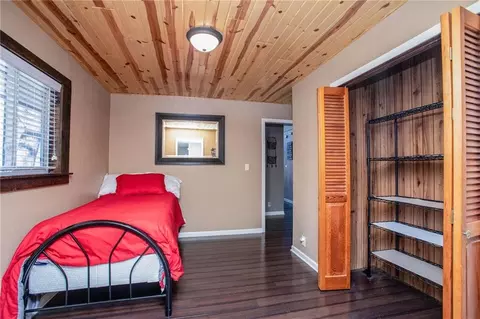 Bedroom - 29613 Forthview Rd, Edwards, MO 65326 photo 1 of 5