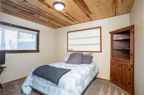 Bedroom - 29613 Forthview Rd, Edwards, MO 65326 photo 4 of 5