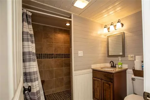Bath - 29613 Forthview Rd, Edwards, MO 65326 photo 3 of 3