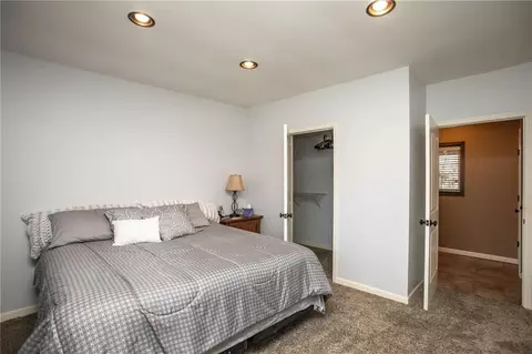 Bedroom - 29613 Forthview Rd, Edwards, MO 65326 photo 3 of 5