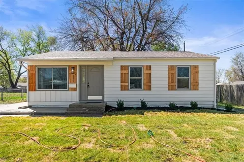 18505 E 5th St, Independence, MO 64056