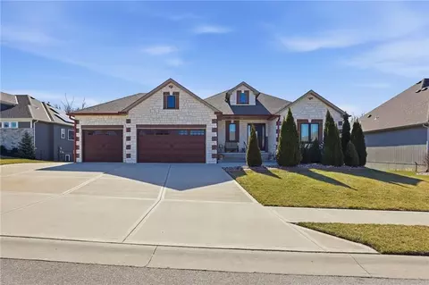 1709 SW 27th St, Lees Summit, MO 64082