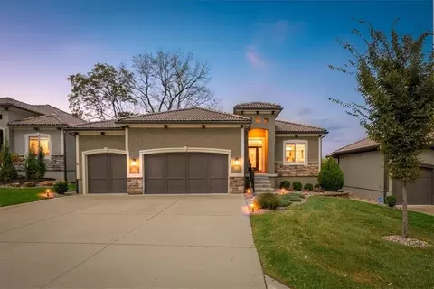 2110 NW Ashurst Dr, Lees Summit, MO 64081