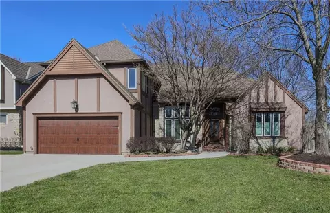 4816 W 121st St, Leawood, KS 66209