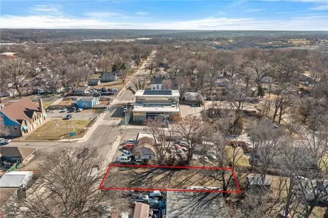 8122 Paseo Blvd, Kansas City, MO 64131