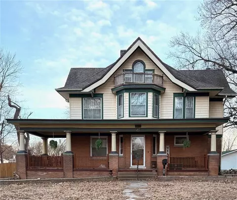 2512 Jackson St, Saint Joseph, MO 64507