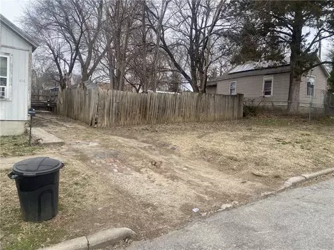 812 Kickapoo St, Leavenworth, KS 66048