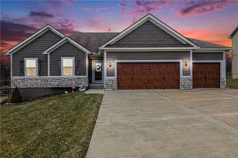 205 E Woodland Ave, Lone Jack, MO 64070