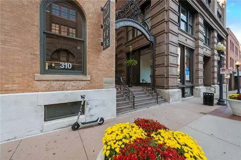 308 W 8th St #401, Kansas City, MO 64105