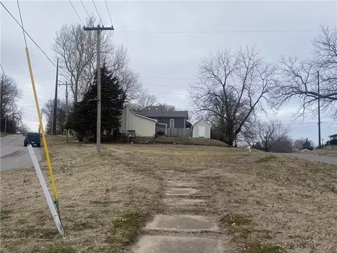 854 Sherman St, Leavenworth, KS 66048