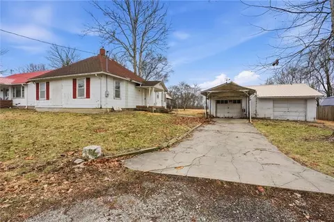 526 North St, Hardin, MO 64035