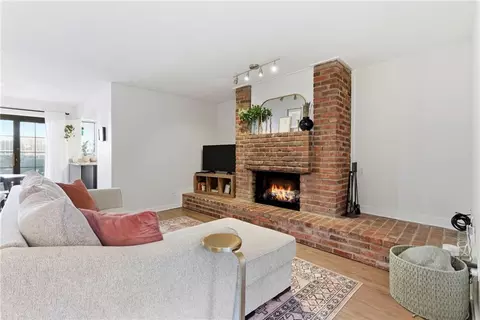 4056 Warwick Blvd # 7, Kansas City, MO 64111
