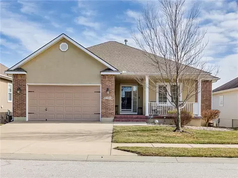 4729 SW Soldier Dr, Lees Summit, MO 64082