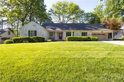 2521 W 65th St, Mission Hills, KS 66208
