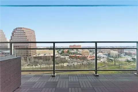 4545 Wornall Rd #1104, Kansas City, MO 64111